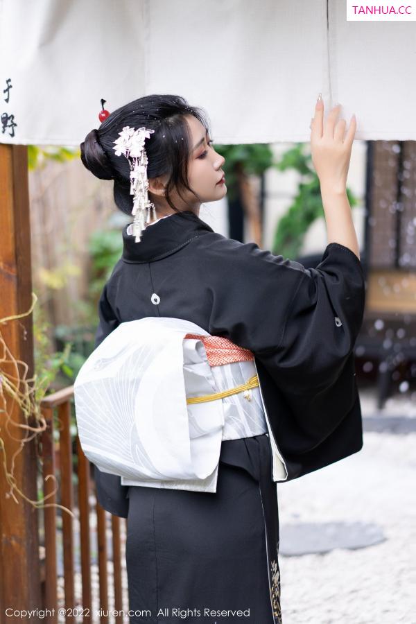 laura阿姣  [XiuRen]高清写真图 2022.11.30 No.5932 laura阿姣 和服美腿第9张图片